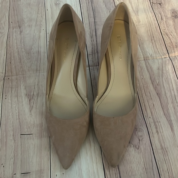 BCBG tan microsuede pumps…they go with everything! - Picture 2 of 5